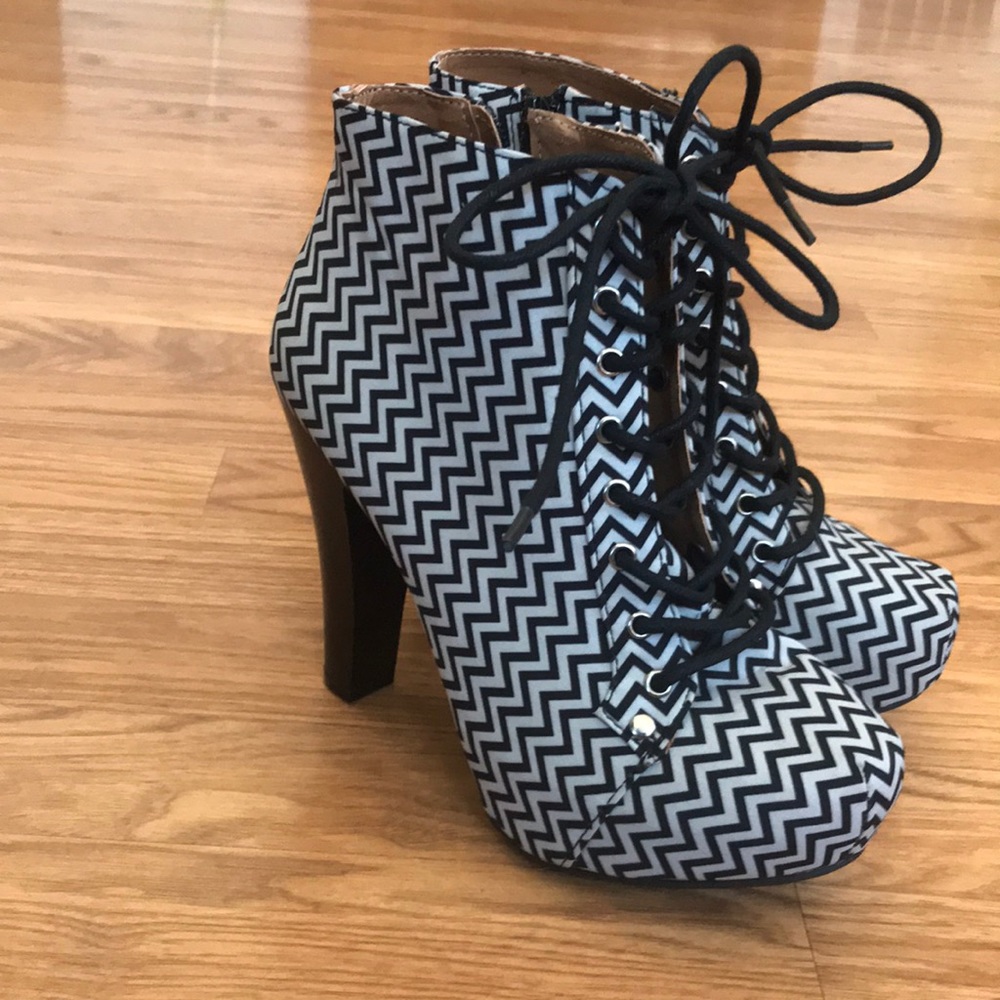 Charlotte Russe heels size 7 NWOT